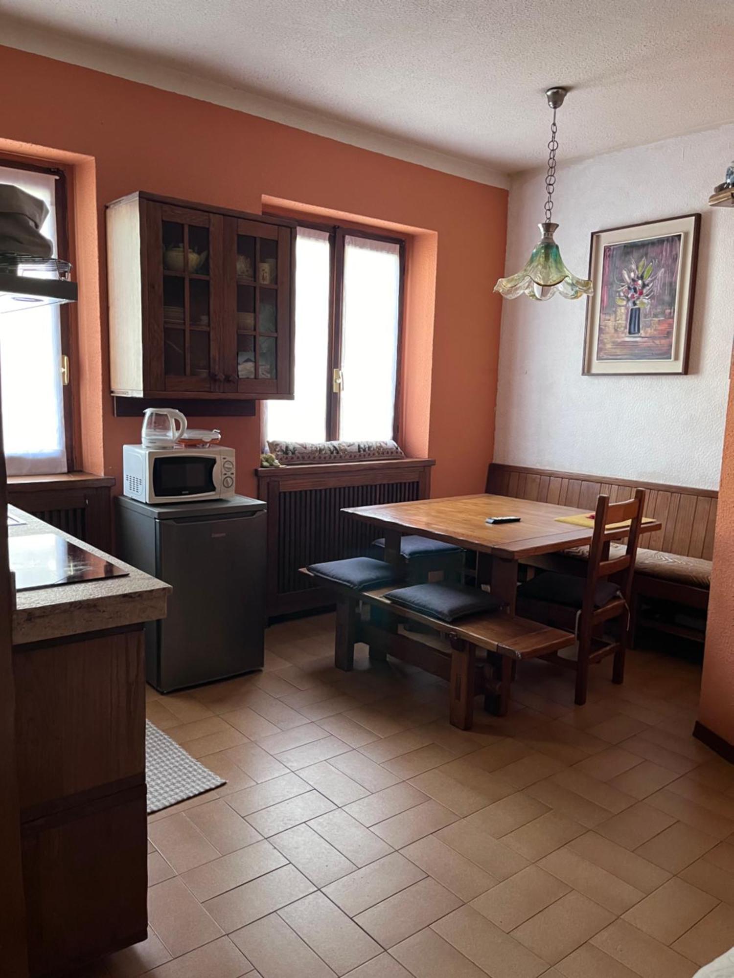 A Due Passi Dal Lago Canzo Экстерьер фото