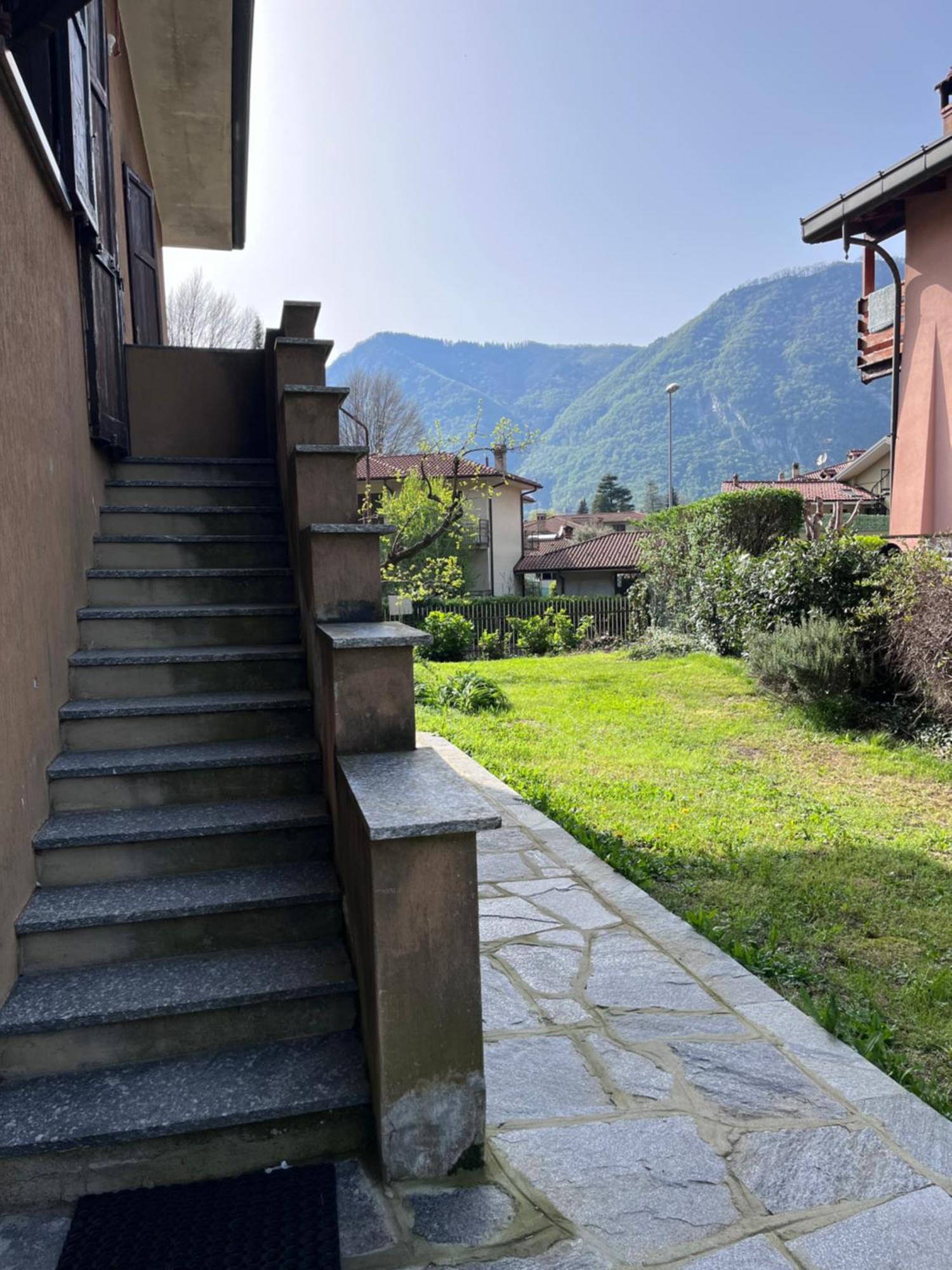 A Due Passi Dal Lago Canzo Экстерьер фото