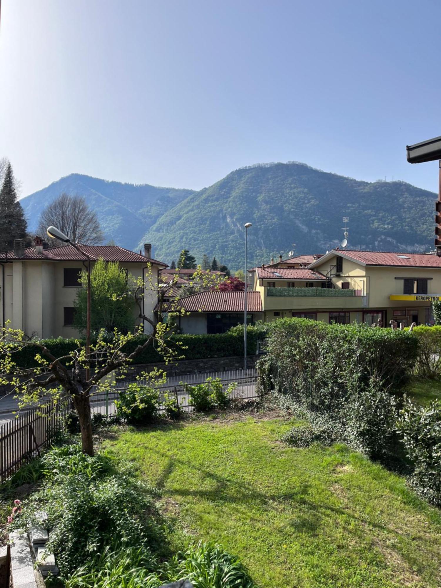 A Due Passi Dal Lago Canzo Экстерьер фото